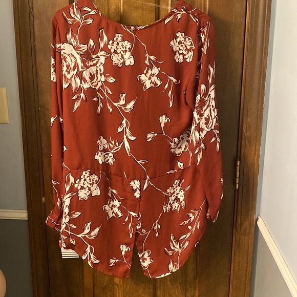 Ophelia Roe Split Black Floral Tunic - Picture 4 of 4